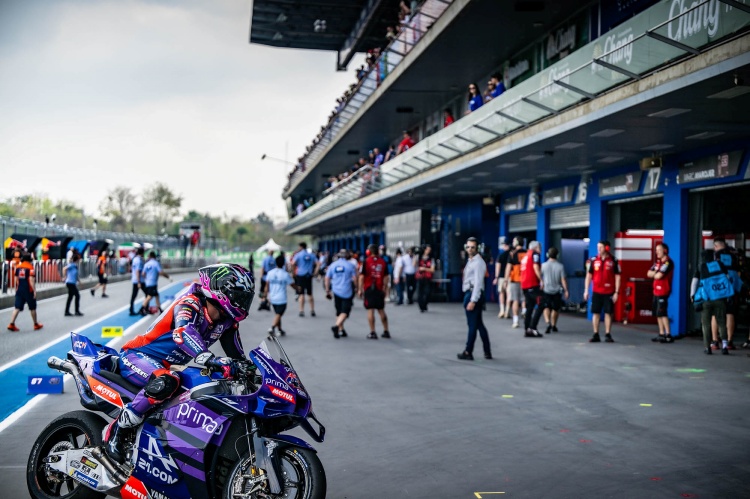 batch_9-3 MotoGP 2026 ไทยแลนด์เปิดฉากเดือด! “เบซเซ็คคี” ทุบสถิติสนามช้างฯ บด “มาร์เกซ” ขึ้นนำวันแรก