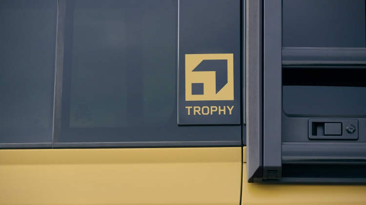 batch_DEF_26MY_TROPHY_EDITION_YELLOW_190625_10b Defender Trophy Edition เปิดตัวรุ่นพิเศษในไทย พร้อมเดินหน้าภารกิจอนุรักษ์ช้างไทย