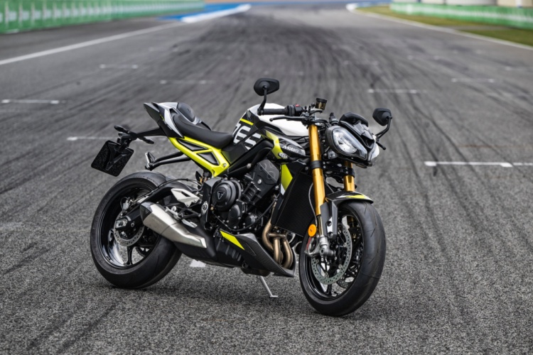 batch_Speed-Triple-Moto2-Edition-2 Triumph เผยโฉมรางวัล Triumph Triple Trophy และทดสอบเชื้อเพลิงเพื่อความยั่งยืน ในสนาม MotoGP