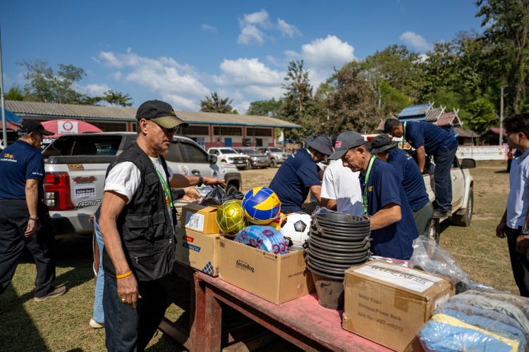 batch_Spirit1 SPIRIT 4x4 นำขบวนคาราวานลุยเส้นทางโหด มอบสิ่งของให้กับโรงเรียนบ้านเสาหิน จ.แม่ฮ่องสอน