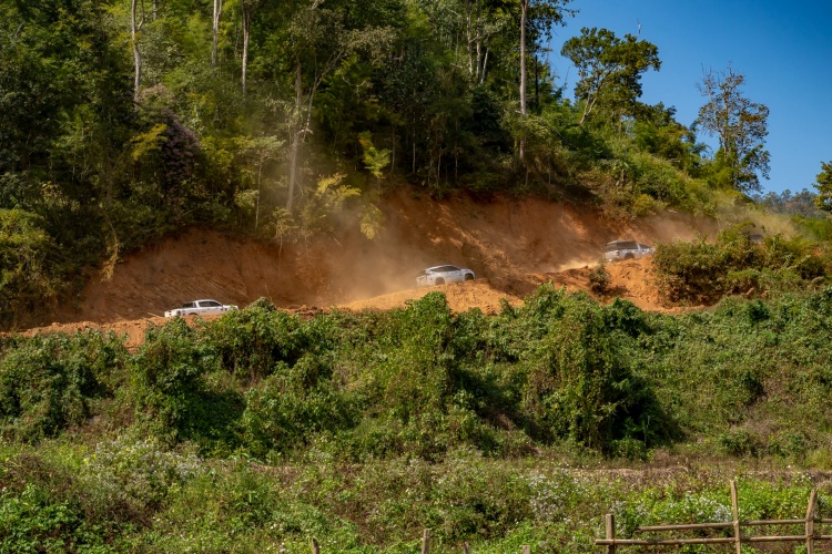 batch_Spirit4 SPIRIT 4x4 นำขบวนคาราวานลุยเส้นทางโหด มอบสิ่งของให้กับโรงเรียนบ้านเสาหิน จ.แม่ฮ่องสอน