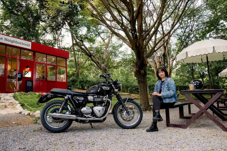 batch_คุณนานา-–-อนิญชนา-ชัยวินิตย์-กับ-Bonneville-T100-2 จากความฝันสู่ทุกเส้นทางที่มีความหมาย กับ Triumph Bonneville T100 ที่พร้อมเข้าใจทุกการขับขี่
