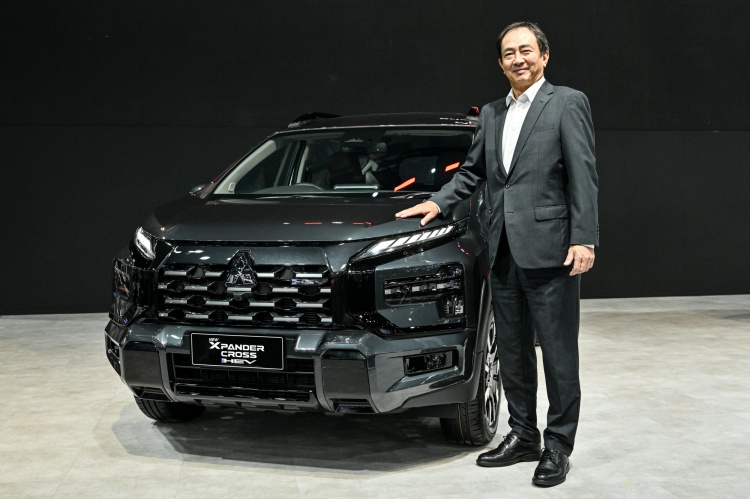 batch_03-Mr.-Ryoichi-Inaba-President-and-CEO-at-Motor-Show-2026 Mitsubishi จัดเต็มเอาใจสายไฮบริด! พร้อมส่งรถเด็ด โปรแรงกระแทกใจที่งาน BIMS 2026