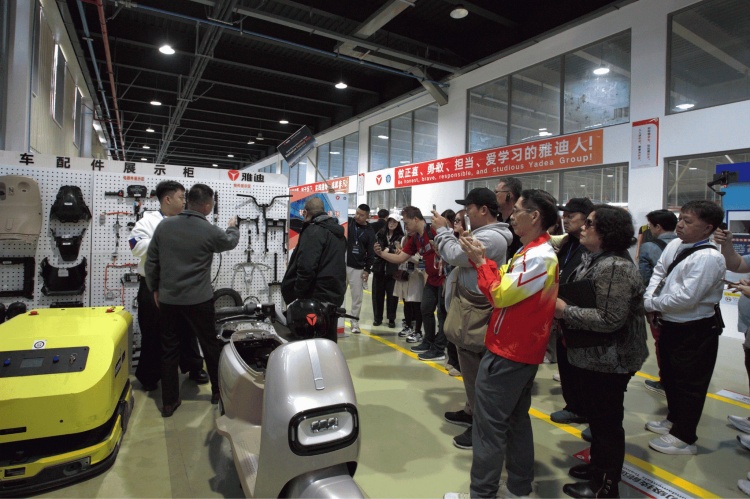 batch_03-ดีลเลอร์เยี่ยมชมนวัตกรรม-และเทคโนโลยีของ-Yadea Yadea เปิดฐานผลิตอัจฉริยะฉงชิ่ง นำดีลเลอร์ไทยร่วมชมเทคโนโลยี พร้อมสร้างเครือข่าย Mobility แห่งอนาคต