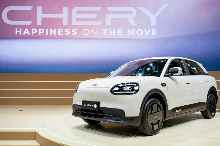 batch_07_เชอรี-ประเทศไทย-ปล่อยหมัดเด็ดมัดใจคนไทยในงานมอเตอร์โชว์-เปิดตัว-Chery-Q-รถอีวีรุ่นใหม่ เชอรี ประเทศไทย ปล่อยหมัดเด็ดในงาน BIMS 2026 ส่ง Chery Q และ V23 สีใหม่เอาใจสาวกทรง Boxy!