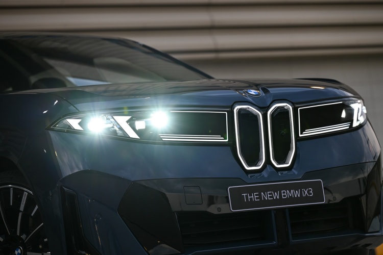 batch_BMW-iX3_Ocean-Wave-Blue-Metallic-12 BMW iX3 50 xDrive M Sport  ยานยนต์ไฟฟ้ารุ่นแรกจากเจเนอเรชั่น “Neue Klasse” มาถึงไทยแล้ว