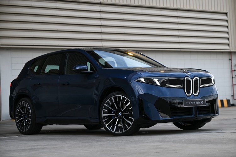 batch_BMW-iX3_Ocean-Wave-Blue-Metallic-13 BMW iX3 50 xDrive M Sport  ยานยนต์ไฟฟ้ารุ่นแรกจากเจเนอเรชั่น “Neue Klasse” มาถึงไทยแล้ว
