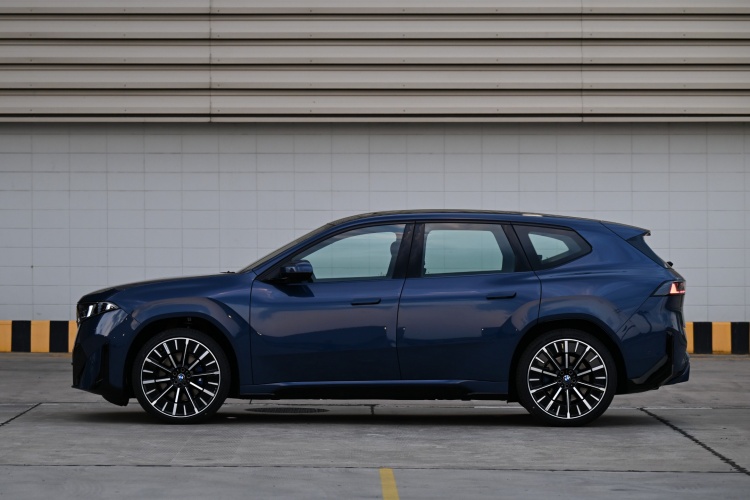 batch_BMW-iX3_Ocean-Wave-Blue-Metallic-8 BMW iX3 50 xDrive M Sport  ยานยนต์ไฟฟ้ารุ่นแรกจากเจเนอเรชั่น “Neue Klasse” มาถึงไทยแล้ว