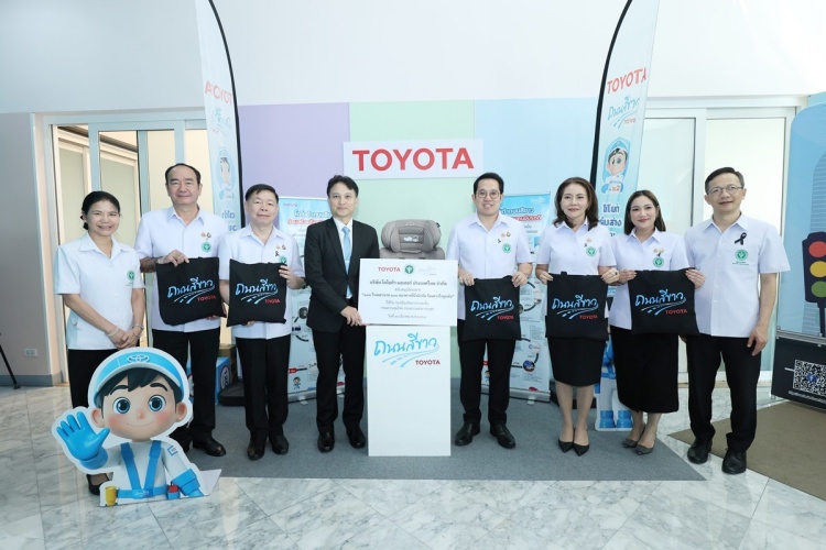 batch_IMG_1494 โตโยต้าถนนสีขาว สนับสนุนที่นั่งนิรภัยสำหรับเด็ก แก่กรมควบคุมโรค กระทรวงสาธารณสุข