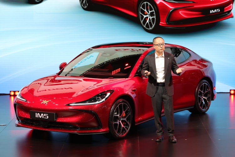 batch_MG-Mr.-Da-ShenShen-02 All-New MG IM5 เปิดราคาพรีเมี่ยมซีดาน EV พร้อมข้อเสนอเด็ดในงาน BIMS 2026