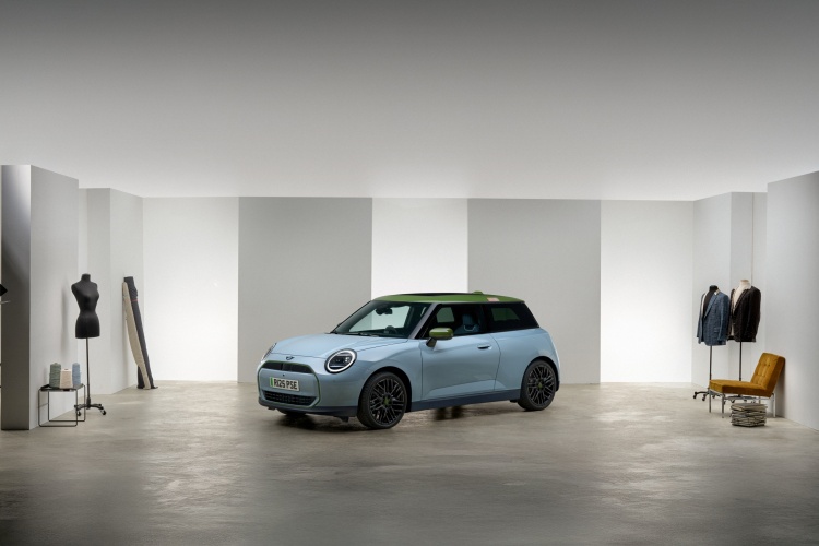 batch_MINI-x-Paul-Smith-1 Mini Cooper Paul Smith Edition ผสานสองตำนานแห่งดีไซน์สัญชาติอังกฤษให้แฟน ๆ ชาวไทยได้เป็นเจ้าของ
