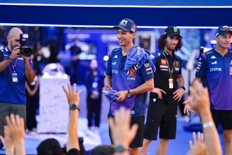 batch_S__596426759 “กวาร์ตาราโร” นำทีม “รินส์-มิลเลอร์-โทปรัค” ร่วมกิจกรรม Meet and Greet สุดยิ่งใหญ่ที่ YamahaGP Pavilion