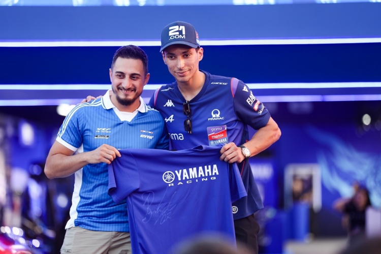 batch_S__596426760 “กวาร์ตาราโร” นำทีม “รินส์-มิลเลอร์-โทปรัค” ร่วมกิจกรรม Meet and Greet สุดยิ่งใหญ่ที่ YamahaGP Pavilion