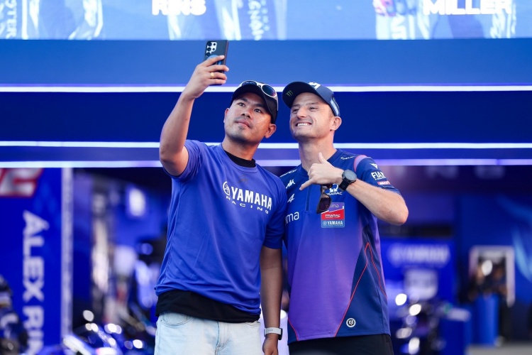 batch_S__596426761 “กวาร์ตาราโร” นำทีม “รินส์-มิลเลอร์-โทปรัค” ร่วมกิจกรรม Meet and Greet สุดยิ่งใหญ่ที่ YamahaGP Pavilion