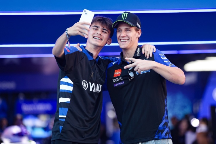 batch_S__596426765 “กวาร์ตาราโร” นำทีม “รินส์-มิลเลอร์-โทปรัค” ร่วมกิจกรรม Meet and Greet สุดยิ่งใหญ่ที่ YamahaGP Pavilion