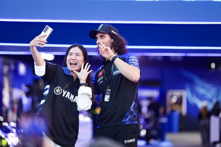 batch_S__596426766 “กวาร์ตาราโร” นำทีม “รินส์-มิลเลอร์-โทปรัค” ร่วมกิจกรรม Meet and Greet สุดยิ่งใหญ่ที่ YamahaGP Pavilion