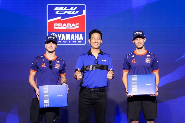 batch_S__596451334 ยามาฮ่าจัดกระทบไหล่ 2 นักบิด Moto2 จากทีม BLU CRU PRAMAC YAMAHA พร้อมแจกของสุดพิเศษ