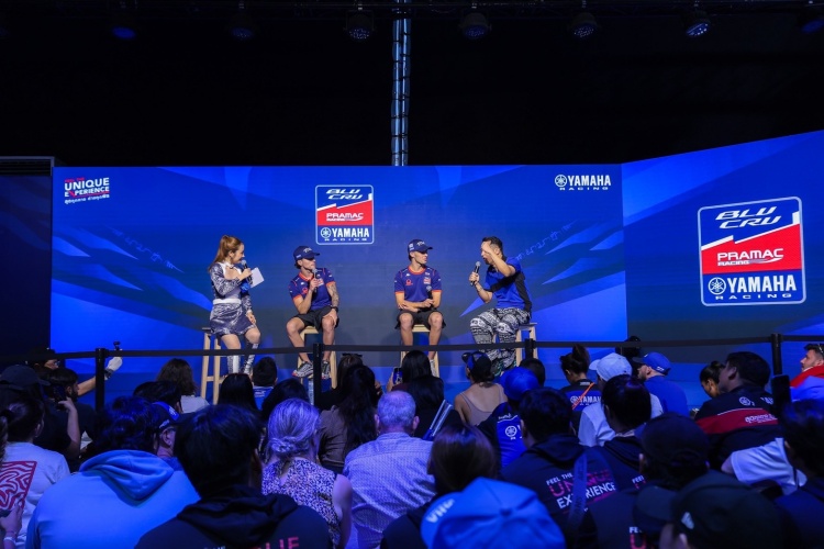 batch_S__596451342 ยามาฮ่าจัดกระทบไหล่ 2 นักบิด Moto2 จากทีม BLU CRU PRAMAC YAMAHA พร้อมแจกของสุดพิเศษ