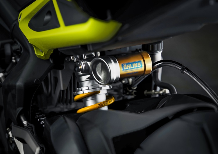 batch_StreetTriple_Moto2_MY26_OhlinsPiggyback_Landscape-1 Triumph Street Triple Moto2 Edition ที่สุดแห่ง DNA จากสนามแข่งสู่ถนนจริง ที่ทำให้คำว่า “ลิมิเต็ด” มีความหมายมากกว่าเดิม