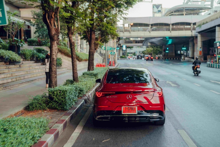 batch_The-Urban-Performance-Presented-by-The-all-new-electric-CLA-5 Mercedes-Benz ชวนลูกค้าพิชิต City Run วิ่ง 5K ใจกลางสาทรไปกับ The all-new electric CLA