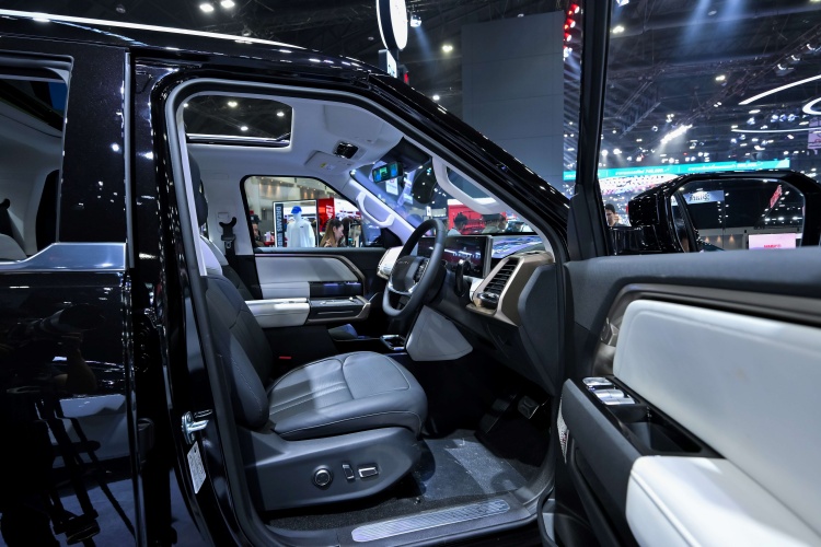 batch_eTerron9_Interior_Sideway MAXUS eTerron 9 ประกาศราคาอย่างเป็นทางการด้วยราคาพิเศษเริ่มต้นที่ 1,590,000 บาท