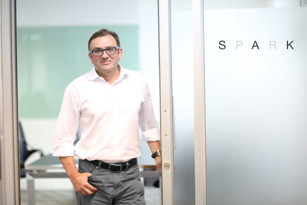 -แอทธิ_Tom-Athey-1024x683 ผลสำรวจเผยอาชีพ “นักข่าว” เป็นอาชีพที่คนไทยไว้วางใจมากที่สุด