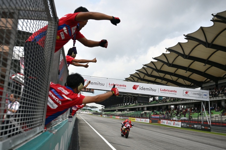 batch_04-ARRC-เรซ-2 มันส์หยดทุกโค้ง! “มิกซ์-ธนัช” รีดสมรรถนะทะลุขึ้นโพเดียมอันดับ 3 คลาส SS600 เรซ 2 ที่เซปัง ARRC