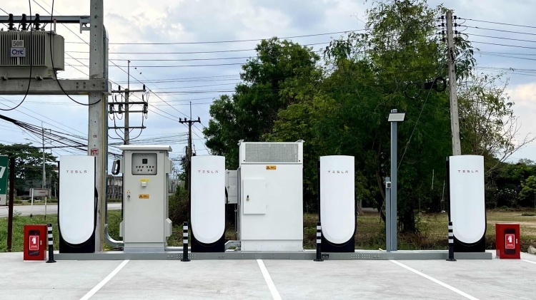batch_05_Supercharger_Lomsak_Low-Res Tesla Experience Center เปิดตัวแห่งใหม่ ณ เซ็นทรัล พระราม 9 พร้อมปรับราคา Model Y เป็นเจ้าของได้ง่ายยิ่งขึ้น