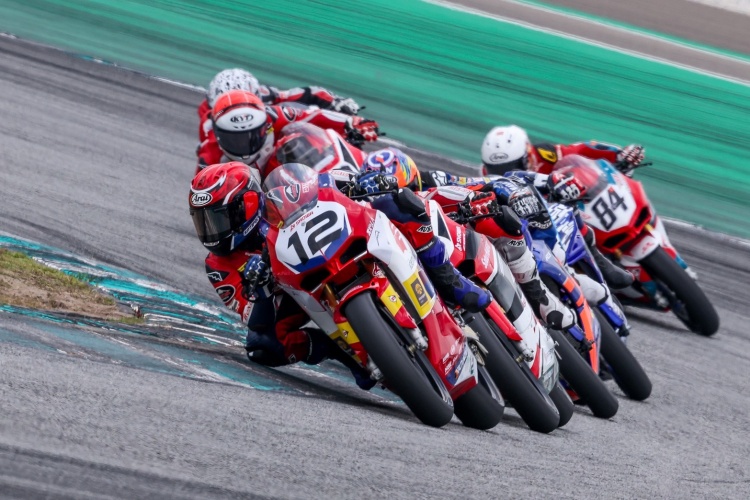 batch_1-ARRC-Fer-250cc ดาวรุ่ง “เฟอร์ – ปัญจรุจน์” ดวลมือท็อปเอเชียถึงโค้งสุดท้ายคว้าท็อป 4 เรซที่ 2 คลาส AP250 ที่เซปัง