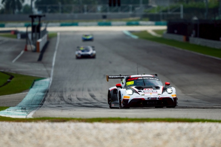 batch_LINE_ALBUM_GTWCA-R1-Sepang_260406_77 ศึกซูเปอร์คาร์ GT World Challenge Asia สนามเซปังระอุ! “วุฒิกร & บูส” สู้สุดใจ เก็บแต้มเปิดซีซั่น 2026