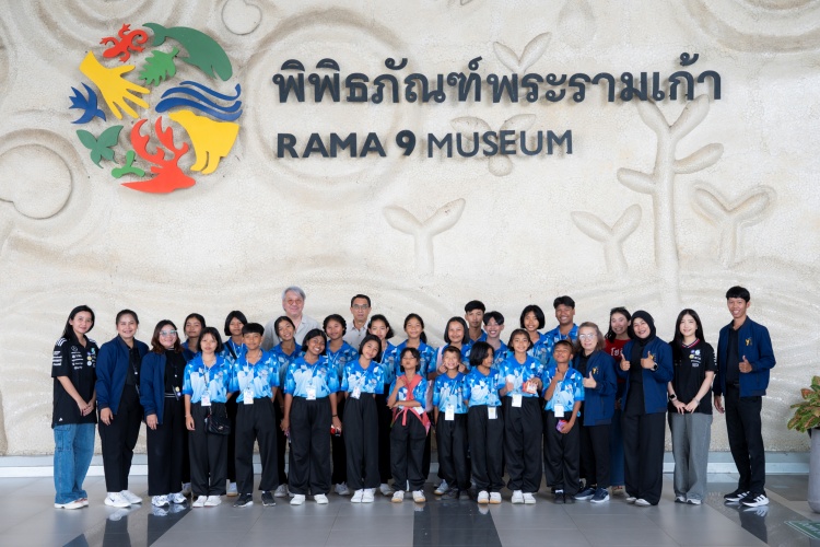 batch_Mercedes-Benz_Yaowawit-x-Sprinter-24 Mercedes-Benz เปิดบูธรับเด็กนักเรียนเยาววิทย์เยือนงาน BIMS 2026 พร้อมเผยโฉม Sprinter 419 Business รุ่นพิเศษที่มีคันเดียวในโลก