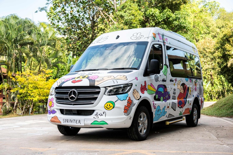 batch_Mercedes-Benz_Yaowawit-x-Sprinter-5 Mercedes-Benz เปิดบูธรับเด็กนักเรียนเยาววิทย์เยือนงาน BIMS 2026 พร้อมเผยโฉม Sprinter 419 Business รุ่นพิเศษที่มีคันเดียวในโลก