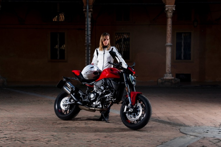 batch_New-Ducati-Monster-06 The New Ducati Monster ต้นแบบของตำนาน ที่สะท้อนตัวตนอย่างมีเอกลักษณ์