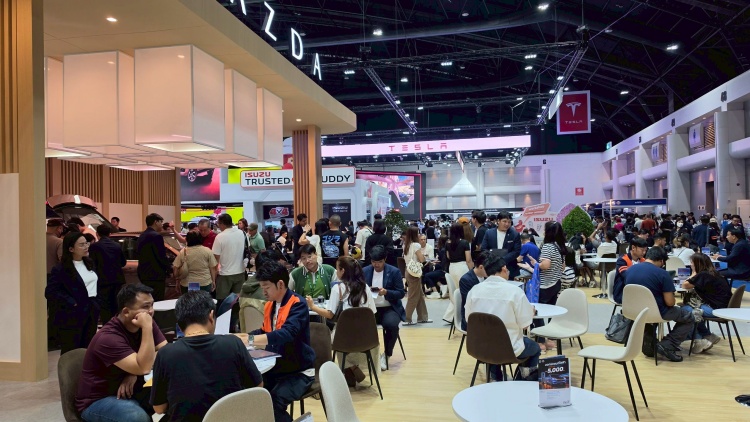 batch_Photo-04 Mazda กวาดยอดจองถล่มทลายเกือบ 4,900 คัน ในงาน BIMS 2026