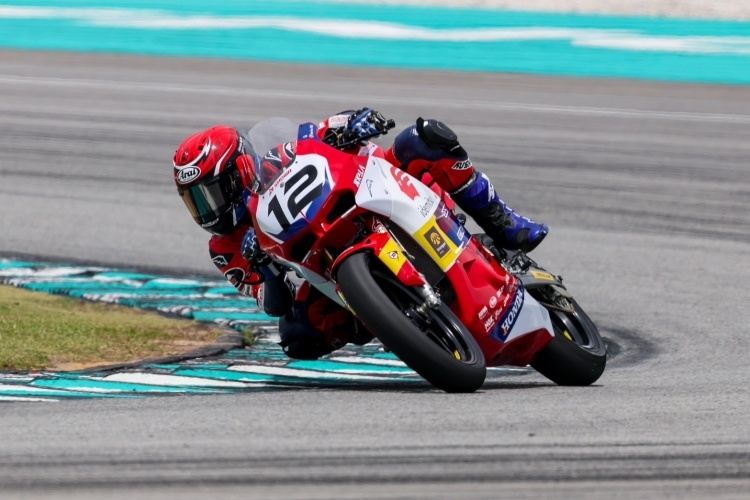 batch_batch_R1-Race1-AP250-02 ดาวรุ่งไทย “เฟอร์-ปัญจรุจน์” แจ้งเกิด! ไล่แซงจากกริด 11 คว้าท็อป 4 คลาส AP250 ที่ ARRC 2026 @เซปัง