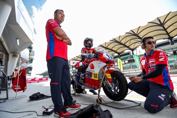 batch_batch_R1-Race1-AP250-04 ดาวรุ่งไทย “เฟอร์-ปัญจรุจน์” แจ้งเกิด! ไล่แซงจากกริด 11 คว้าท็อป 4 คลาส AP250 ที่ ARRC 2026 @เซปัง