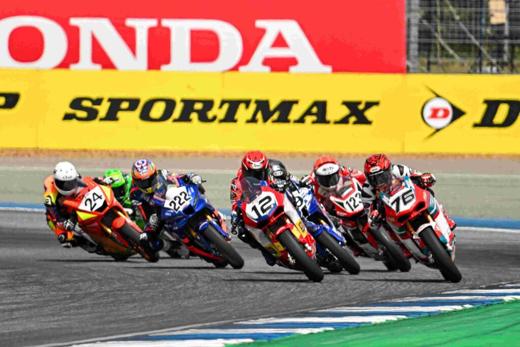 15-ARRC-สนาม-2-บุรีรัมย์-1024x683 “ฮอนด้า เรซซิ่ง ไทยแลนด์” สร้างผลงานกระหึ่มโฮมเรซ คว้าวินเนอร์-กวาด 5 โพเดียม จาก 3 รุ่นท็อปศึก ARRC 2026