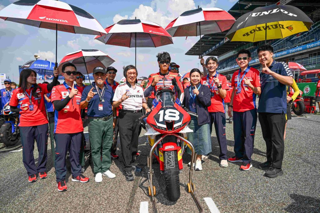 7-ARRC-สนาม-2-บุรีรัมย์-1024x683 “ฮอนด้า เรซซิ่ง ไทยแลนด์” สร้างผลงานกระหึ่มโฮมเรซ คว้าวินเนอร์-กวาด 5 โพเดียม จาก 3 รุ่นท็อปศึก ARRC 2026