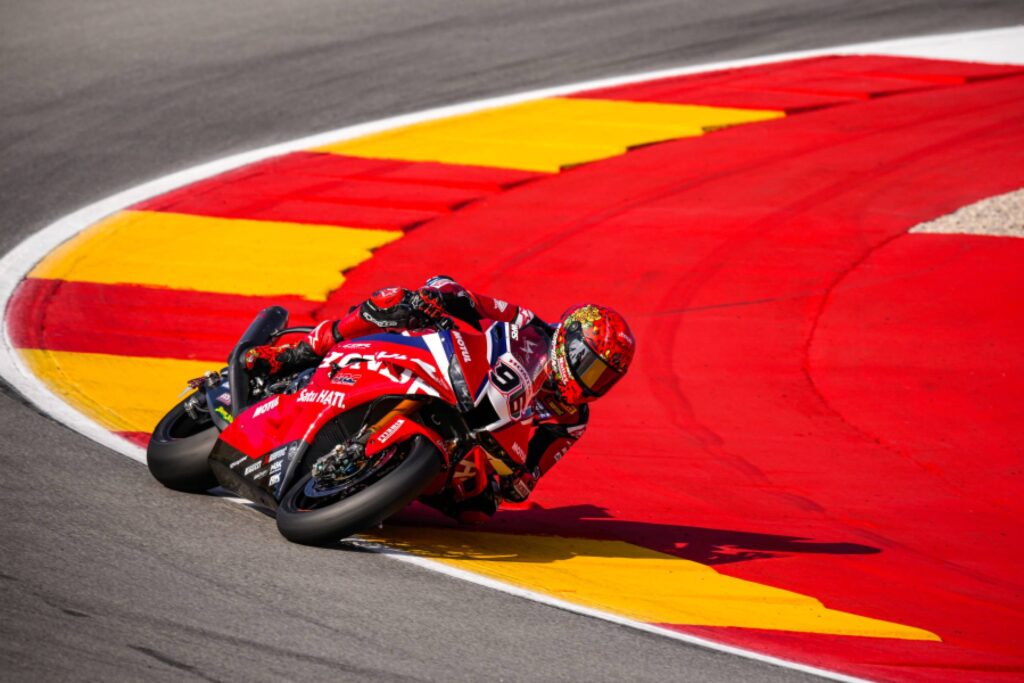 R1-WSBK-R6-02-1024x683 “ก้อง-สมเกียรติ” บู๊ระห่ำคว้าแต้ม! แซงเข้าป้ายที่ 13 เรซแรก ก่อนถูกปรับ 2 อันดับ เวิลด์ ซูเปอร์ไบค์ อารากอน