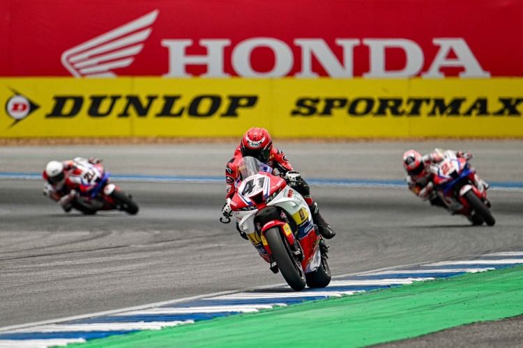 batch_10-ARRC-race_one-r.2 "มิกซ์-ธนัช" บดจอมเก๋าเอเชีย ทะยานคว้าโพเดียมอันดับ 2 เรซแรก โฮมเรซ ศึก ARRC