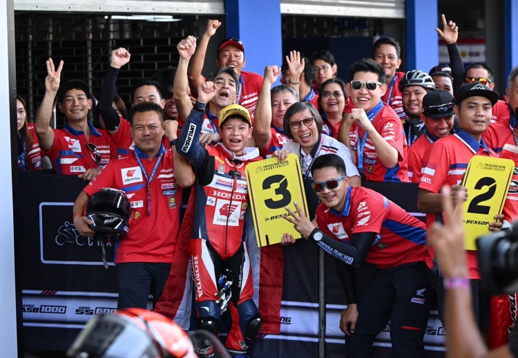 batch_2-Arrc-250cc-r.2 “เฟอร์-ปัญจรุจน์” จารึกชื่อกระหึ่มโฮมเรซ! ประเดิมโพเดียมแรกในฐานะนักบิดฟูลซีซั่น AP250 ศึก ARRC เรซที่ 1