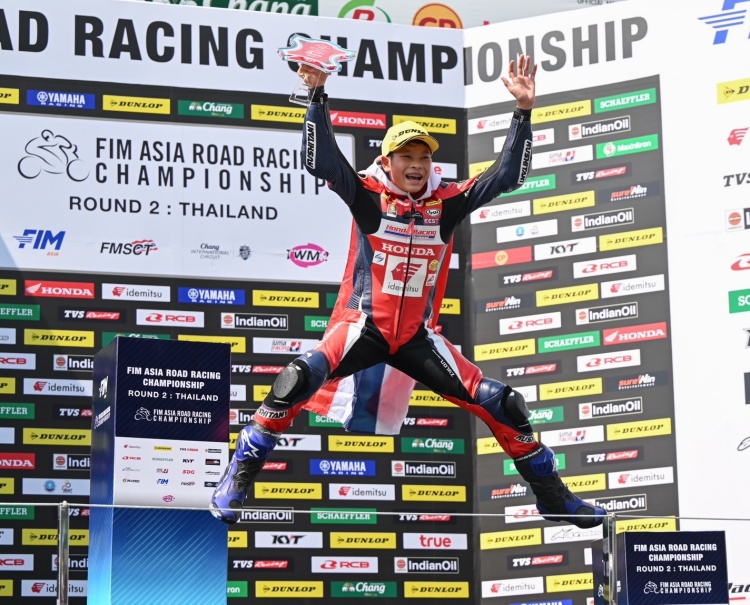batch_3-Arrc-250cc-r.2 “เฟอร์-ปัญจรุจน์” จารึกชื่อกระหึ่มโฮมเรซ! ประเดิมโพเดียมแรกในฐานะนักบิดฟูลซีซั่น AP250 ศึก ARRC เรซที่ 1