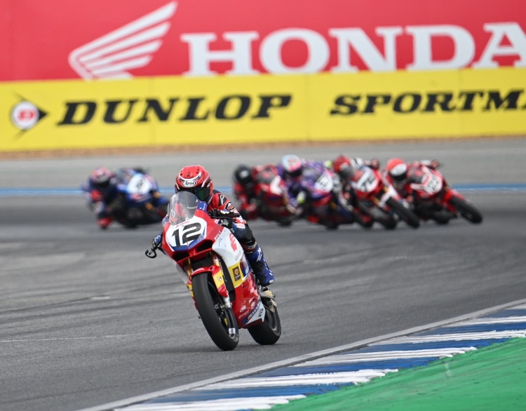 batch_4-250cc-ARRC ดับเบิ้ลโพเดียม! “เฟอร์-ปัญจรุจน์” ควบ Honda CBR250RR คว้าโพเดียมอันดับ 2 ARRC เรซที่ 2
