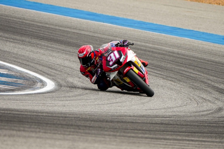batch_4-ARRC-race_one-r.2 "มิกซ์-ธนัช" บดจอมเก๋าเอเชีย ทะยานคว้าโพเดียมอันดับ 2 เรซแรก โฮมเรซ ศึก ARRC