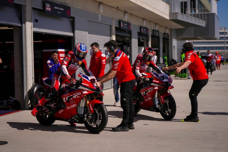 batch_4-Wsbk-pratice-r.4 "ก้อง-สมเกียรติ" พอใจฟอร์ม สร้างความมั่นใจซ้อมรถแข่ง Honda CBR1000RR-R วันแรก ที่ บาลาตอน พาร์ค