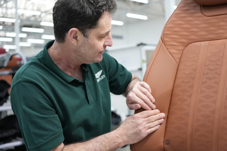 batch_Animal-Leather-Wood-Sourcing-Statements-6 Bentley ตอกย้ำการจัดหาวัสดุอย่างมีความรับผิดชอบ พร้อมมุ่งมั่นแนวทางด้านสวัสดิภาพสัตว์