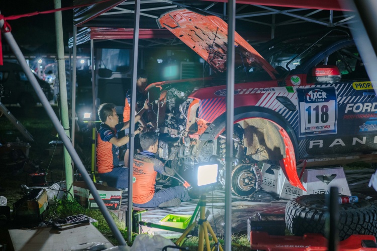 batch_Ford-Offroad-ทีมช่างและวิศวกรเตรียมรถแข่งแร็พเตอร์รายการ-AXCR-2024 Ford เปิดนิยามมอเตอร์สปอร์ตใหม่ ‘Racing DNA’ ตอกย้ำความเร้าใจตลอดฤดูกาล 2569