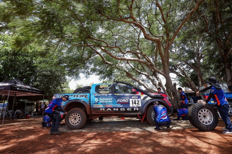 batch_Ford-Offroad-ทีมช่างไทยเตรียมรถแข่งแร็พเตอร์-รายการ-AXCR Ford เปิดนิยามมอเตอร์สปอร์ตใหม่ ‘Racing DNA’ ตอกย้ำความเร้าใจตลอดฤดูกาล 2569