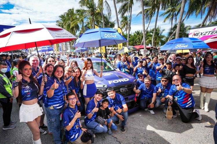 batch_Ford-Onroad-กิจกรรม-Grid-Walk-พร้อมลูกค้า-ในการแข่ง-TSS-2025 Ford เปิดนิยามมอเตอร์สปอร์ตใหม่ ‘Racing DNA’ ตอกย้ำความเร้าใจตลอดฤดูกาล 2569