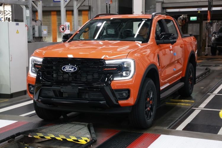 batch_Ford-Paint-Quality_6 Ford ตอกย้ำมาตรฐานงานสี ด้วย ‘Sweet Spot’ ยกระดับความแม่นยำและความสม่ำเสมอ
